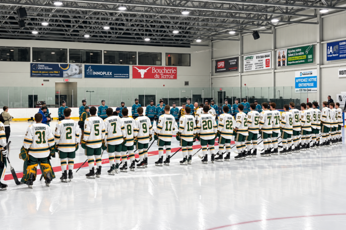 Le hockey du Vert & Or revient en force devant une salle comble