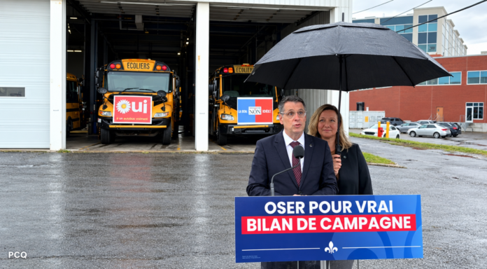 Les autobus du « Oui » et du « Non » au garage : Duhaime réclame la balance du pouvoir